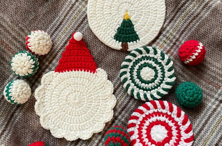 Handmade Holiday Cheer:A Guide to Crocheting Adorable Christmas Tree Coasters